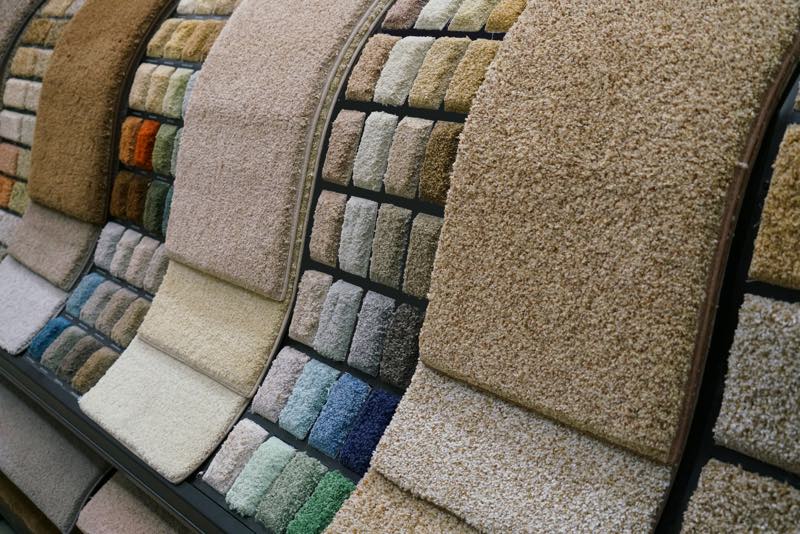 Teppichböden bieten mehrere Vorteile, die sie für mehrere Räume im Haus geeignet machen